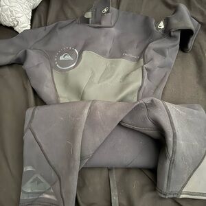 Quiksilver Midnight Black Surf Gear